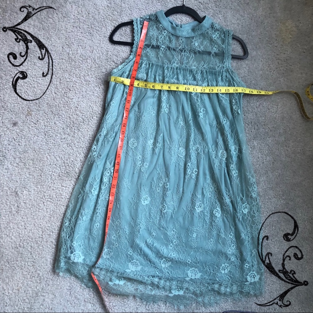 Dress - Picture 6 of 7